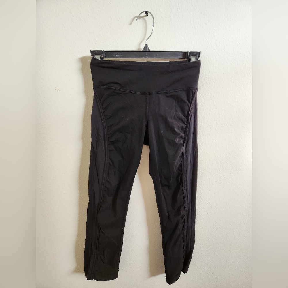 Lululemon Women's Cropped Leggings Black Size 2‎